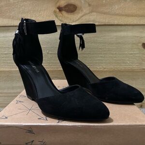 Indigo St Women’s Early Tassel Wedge Size 7M Black